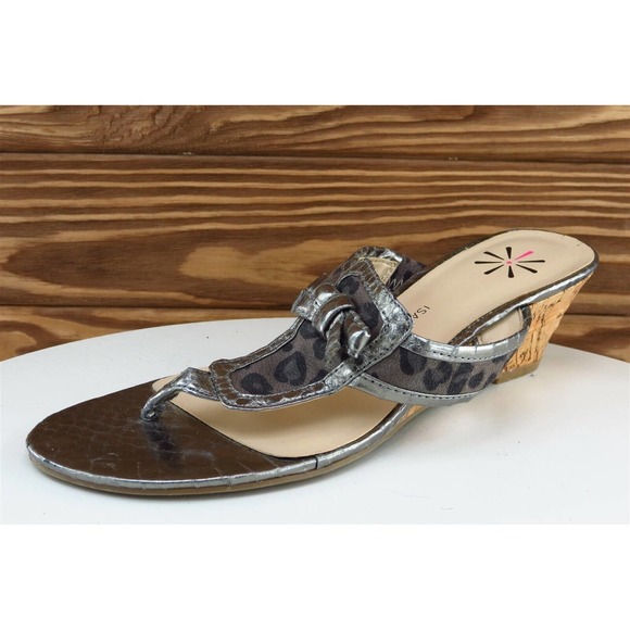 Isaac Mizrahi Sz 7 M Silver Flip Flop Synthetic‎ Women Sandals A22342 - Picture 1 of 8